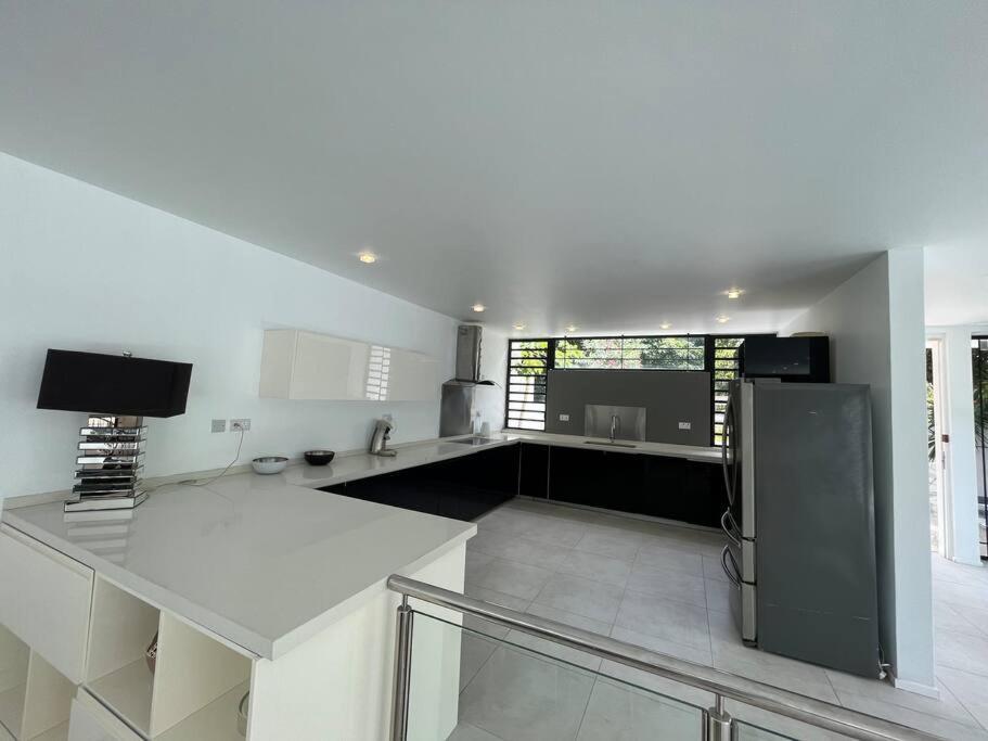 Villa Moderne A Trou Aux Biches Esterno foto